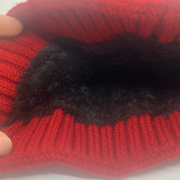 Fleece lined red beanie/ winter hat - Picture 2 of 2